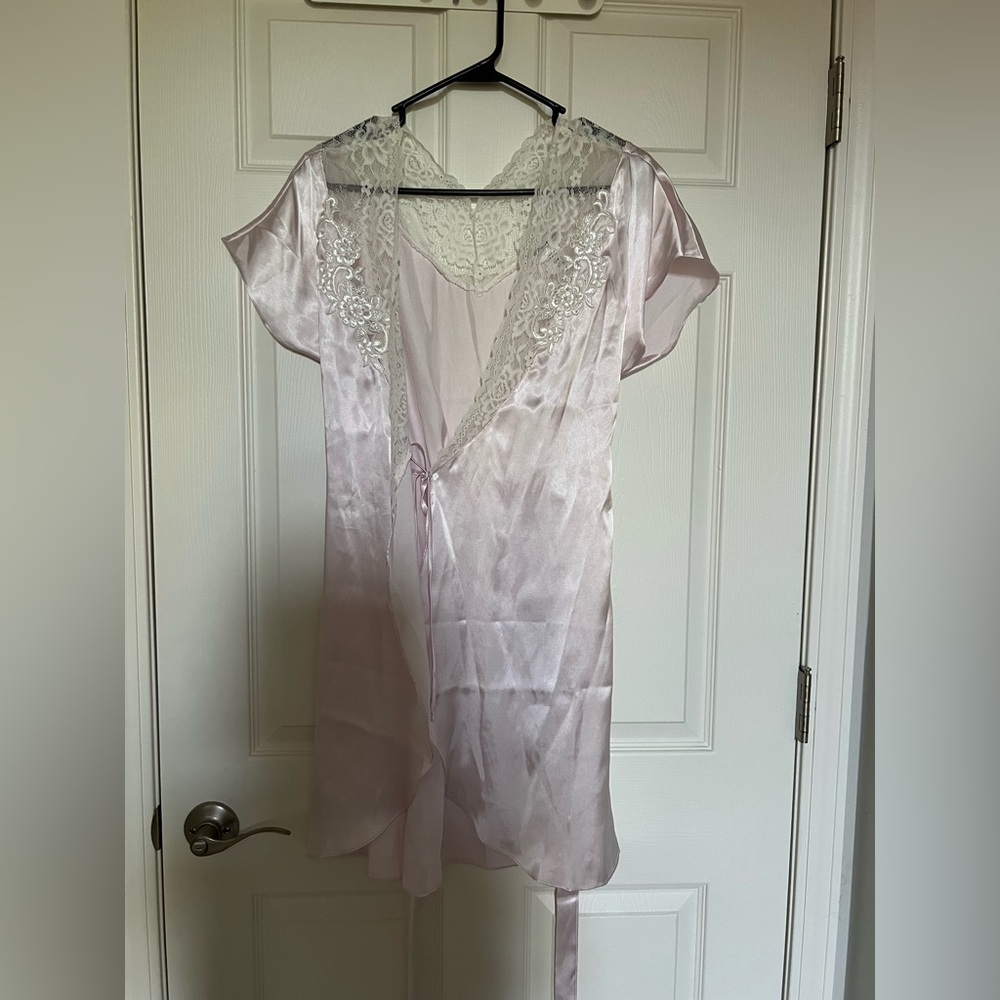 Elegant Pink Lace Trim Satin Robe
